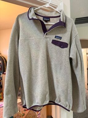 Patagonia Pullover Fleece in Light Gray with Purple Trim